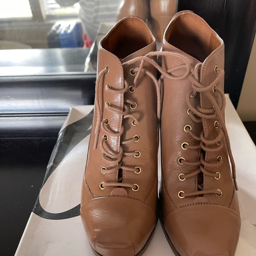 Like new Nine West booties